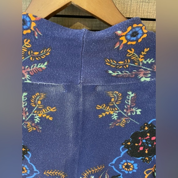 Blue floral sleeping on snow waterfall cardigan, size S - Picture 3 of 5